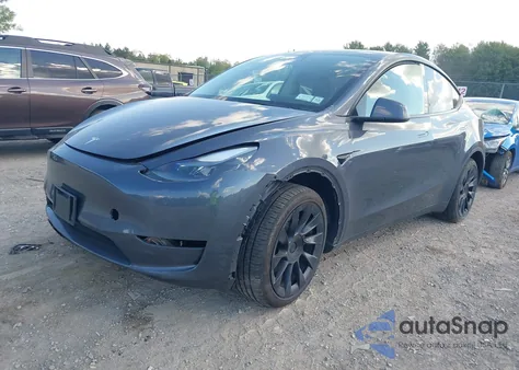 2023 Tesla Model Y Awd/Long Range Dual Motor All-Wheel Drive z USA, uszkodzony, nr VIN 7SAYGDEE2PF752100